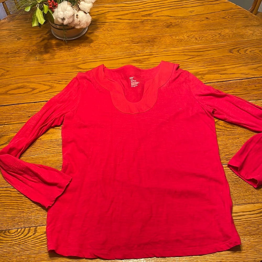 GAP red long sleeve top.  Round neck, cotton fabric. Good condition. Size Large.